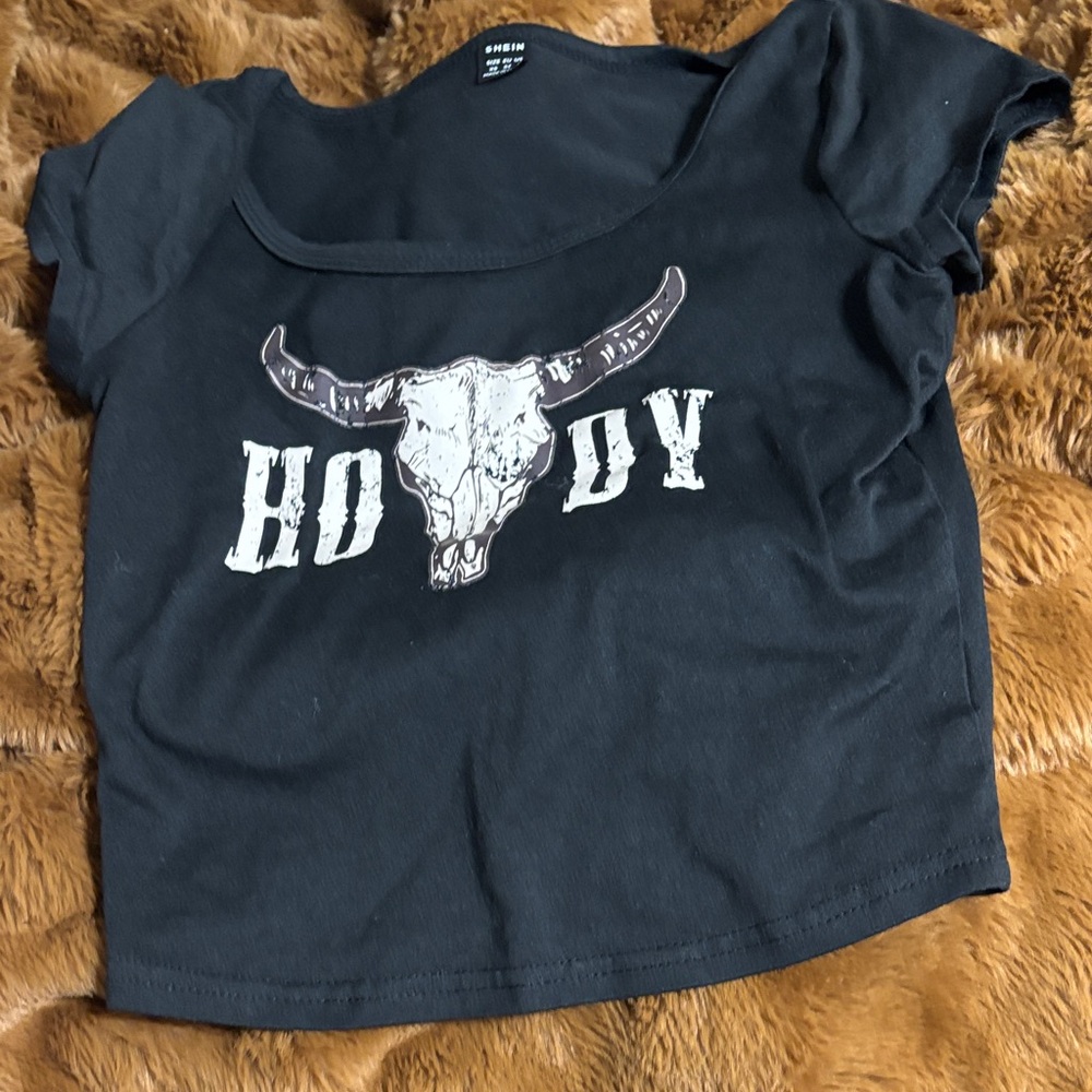 SHEIN Black Tee with Bull Skull Graphic